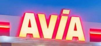 A logo for AVIA displayed on electronic signage for advertising SD Eibar. Prominent sign with AVIA branding.