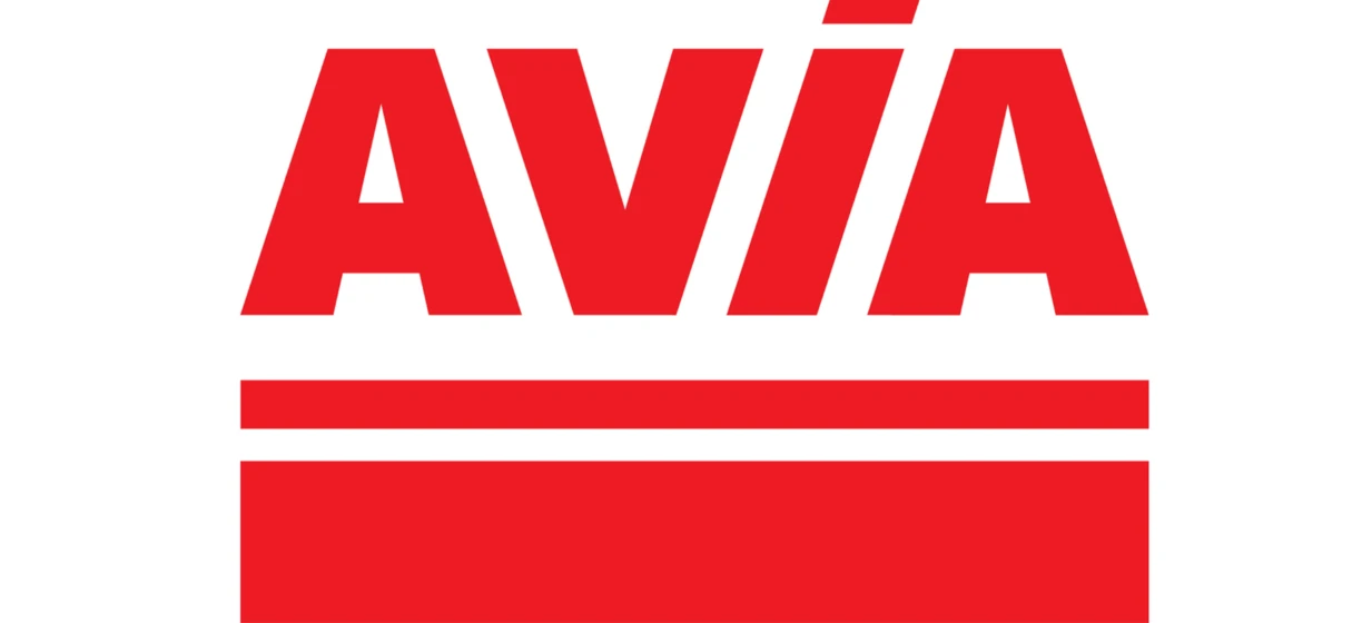 Logo for AVIA and SD Eibar seen in an advertising display. Promoting brands with strong visuals.